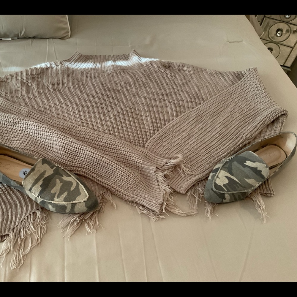RUE 21 PLUS -Beige Destructed Hem Crop Sweater - Picture 7 of 9